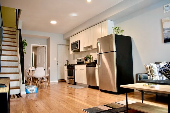 Building Photo - 885 N 46th St