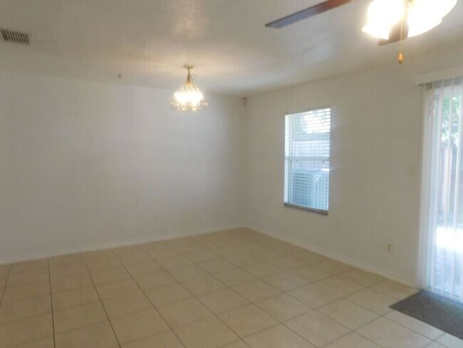 Foto del edificio - Charming 3-Bedroom Townhome in Winter Garden!