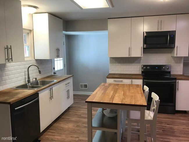 Building Photo - 4 br, 2 bath House - 144 44th St