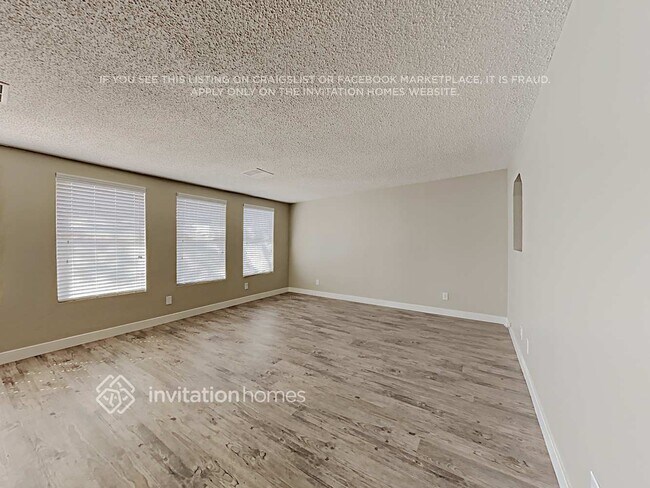 Foto del edificio - 127 Sterling Dr