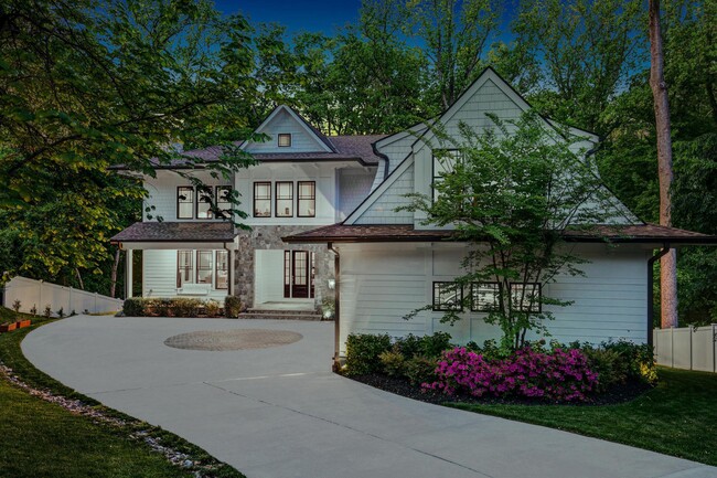 Building Photo - 7004 River Oaks Dr