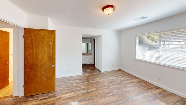 Building Photo - Azucena, 8400