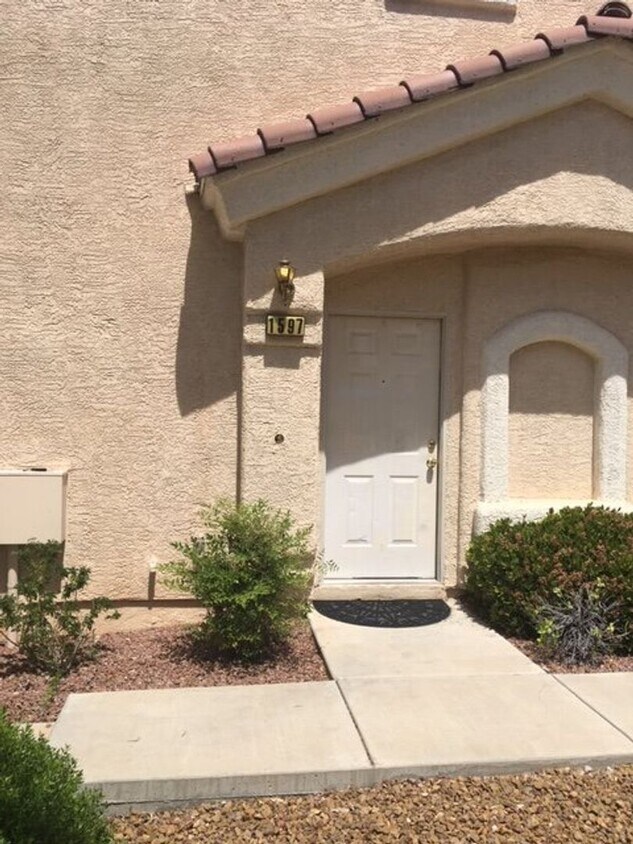 Primary Photo - HENDERSON TOWN HOUSE W/ CITY VIEWS!!