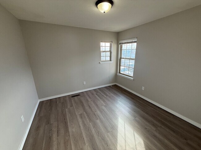 Foto del edificio - 3363 S Hillcrest Ave