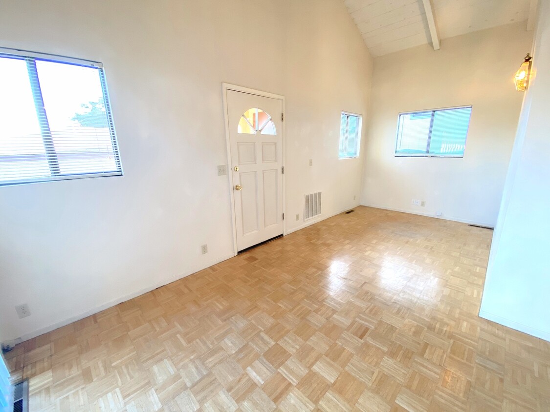 Foto principal - One Bedroom Home in New Monterey with Ocea...