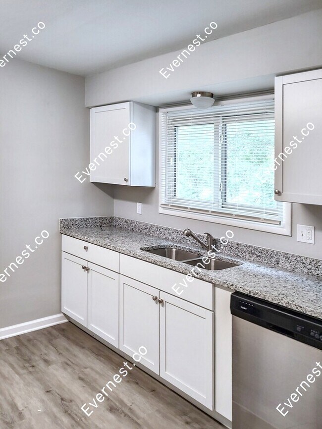 Foto del edificio - 13617 Craig Ave