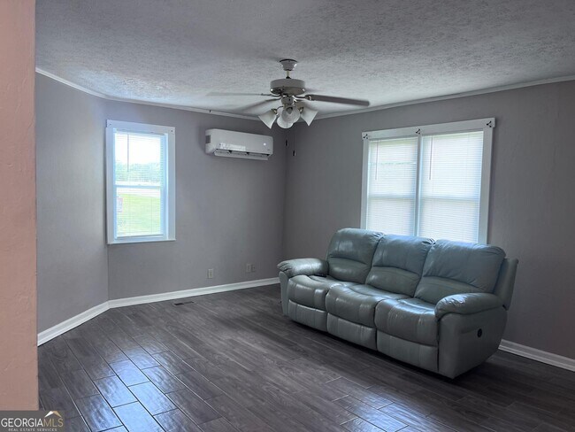 Foto del edificio - 6878 Newnan Rd