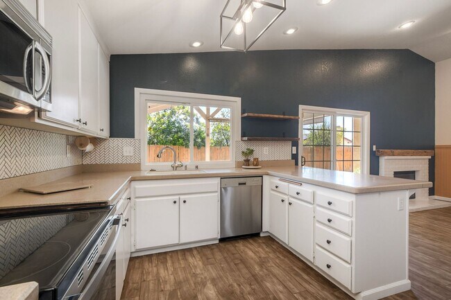Building Photo - Escondido Beautiful Single Level Home w/3 Car and Solar