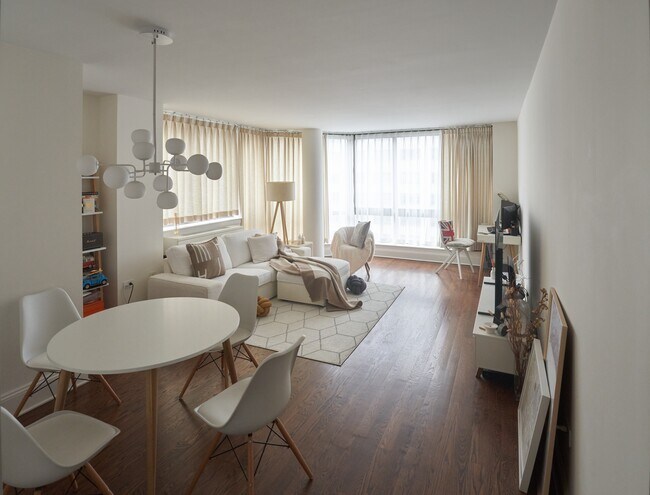Foto del edificio - 300 E 64th St