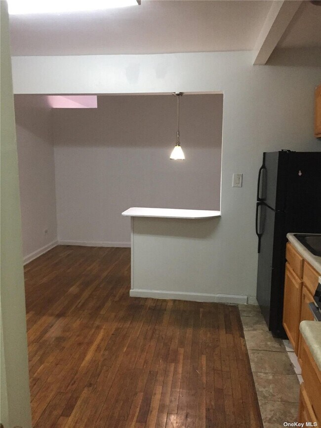 Foto del edificio - 42-25 80th St