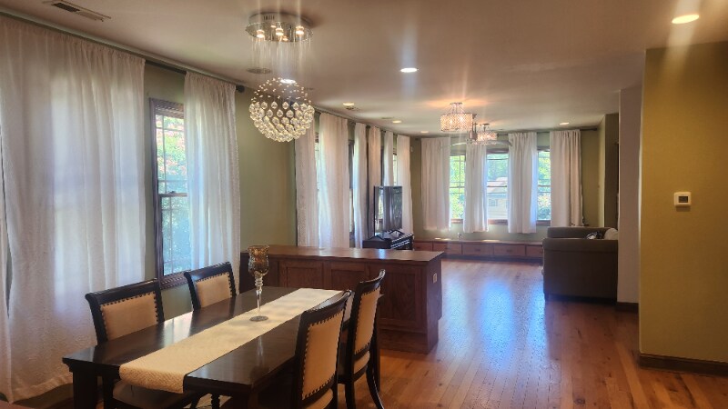 Foto principal - 428 Breezewood Dr