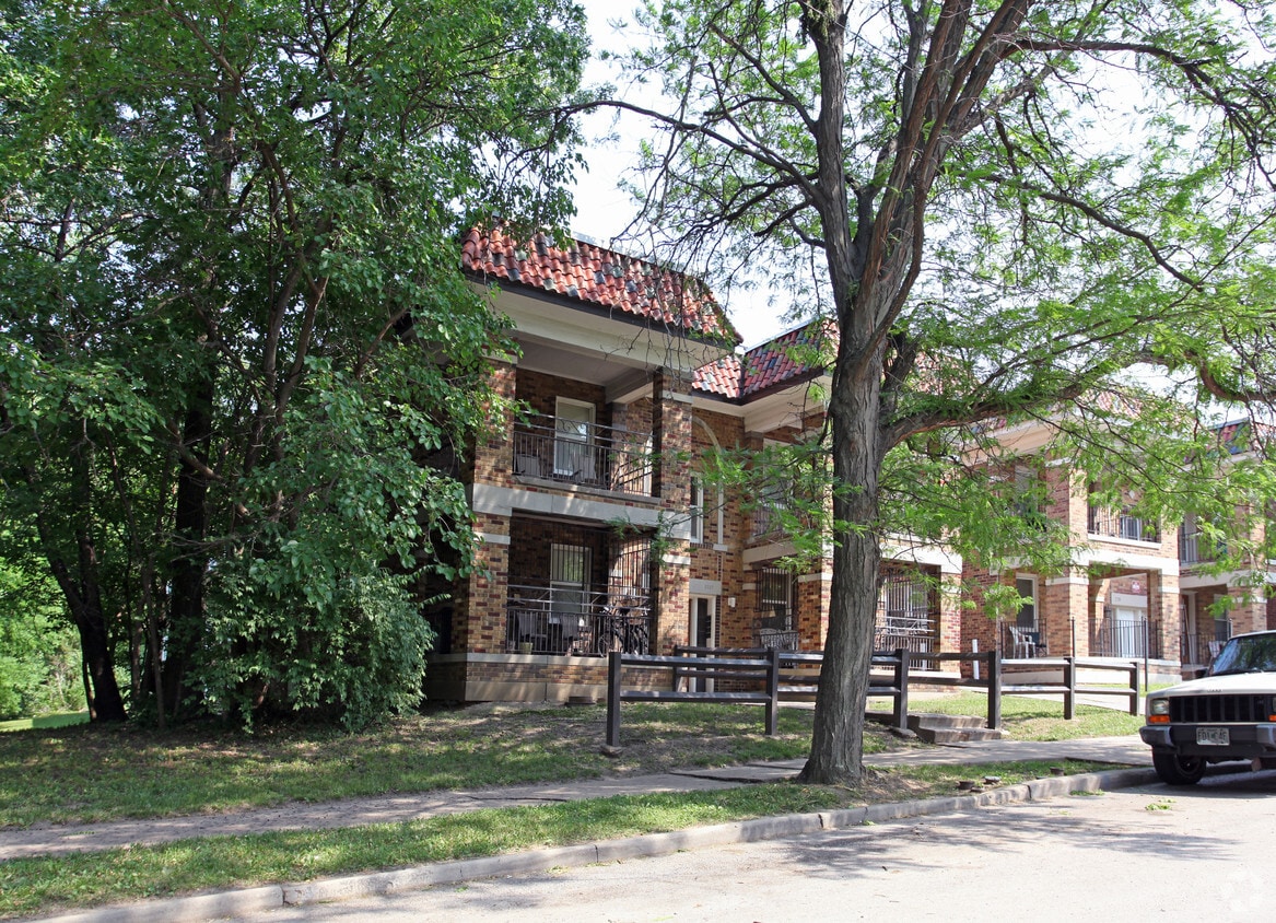 Building Photo - 2725-2727 Campbell St