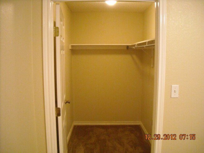 Large closet - 112 Tawakoni Trl