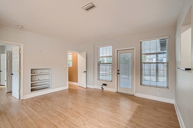 Foto del edificio - 1362 Admiral Woodson Lane, Clearwater, FL,...