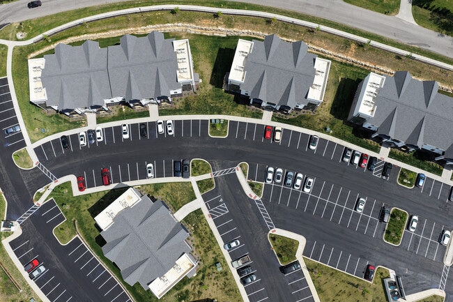 Building Photo - Oakwood Landings
