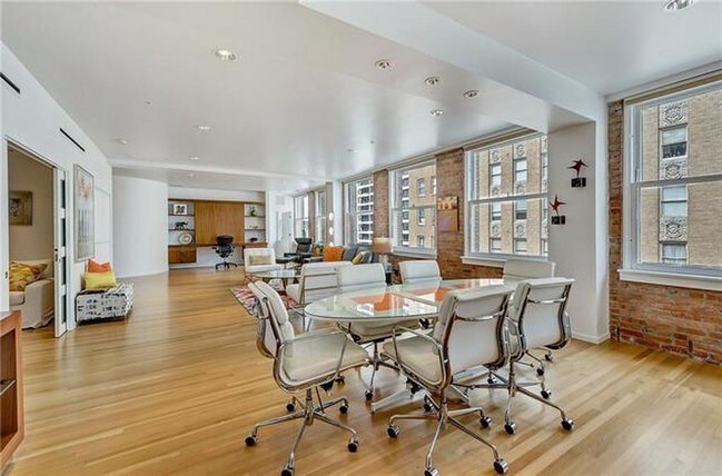 Building Photo - 411 W 7th St