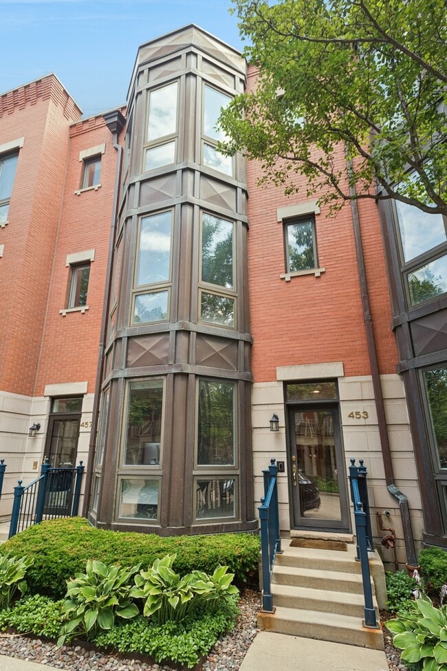 Building Photo - 453 N Clinton St