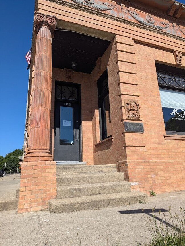 Building Photo - Cute little corner cafe in Genesee