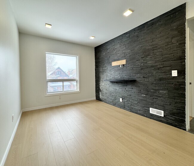 Photo du bâtiment - 97 Garfield Ave S