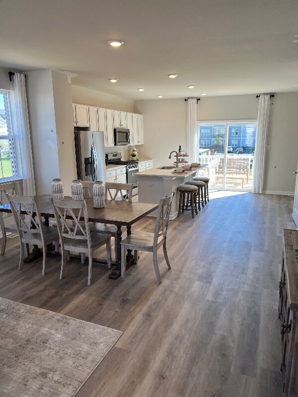 Building Photo - 215 Macoun Way