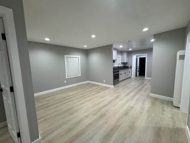 Building Photo - 6476 Orizaba Ave