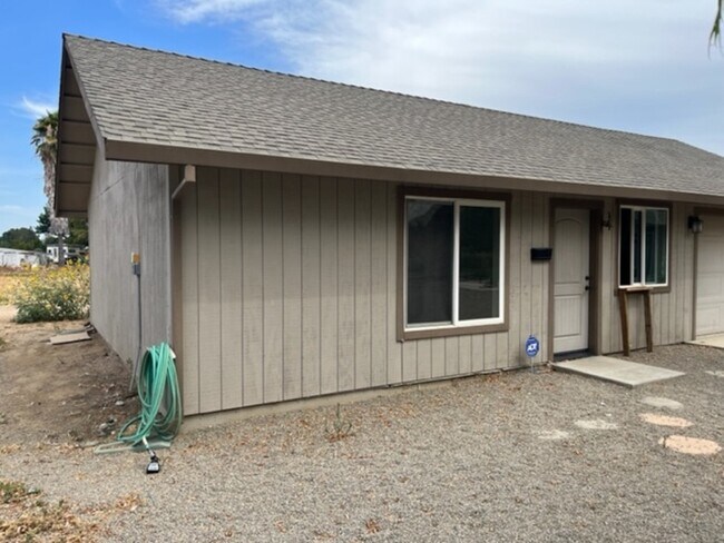 Foto del edificio - 16350 Clover Ave