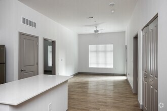 2BR, 2BA - 979 SF - Converge KC Uptown