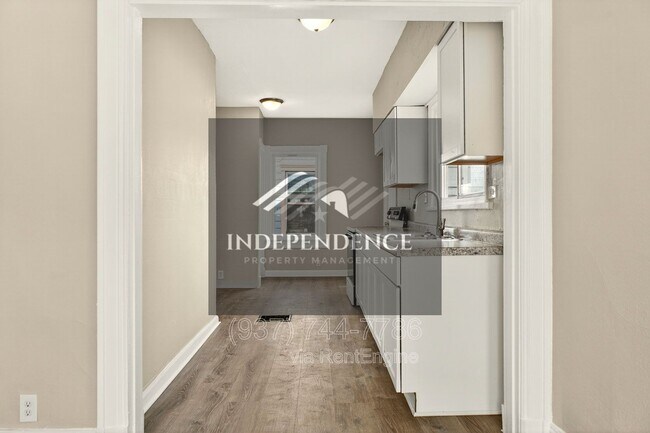 Foto del edificio - 102 Rockwood Ave