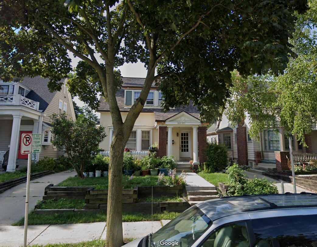 2025 E Kenwood Blvd Unit Upper flat, Milwaukee, WI 53211 Condo for