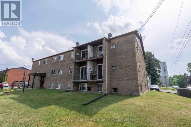 Building Photo - 9-120 MILITARY Rd