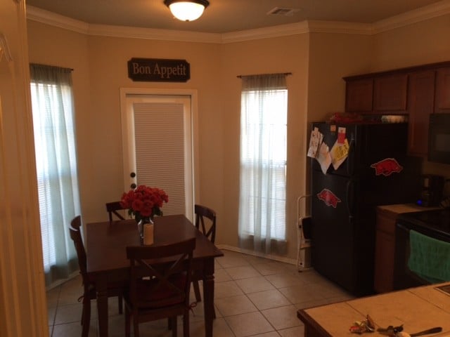 Building Photo - 687 S Grace Ave