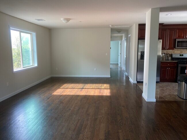 Combo L/R & D/R - 31 Howe St