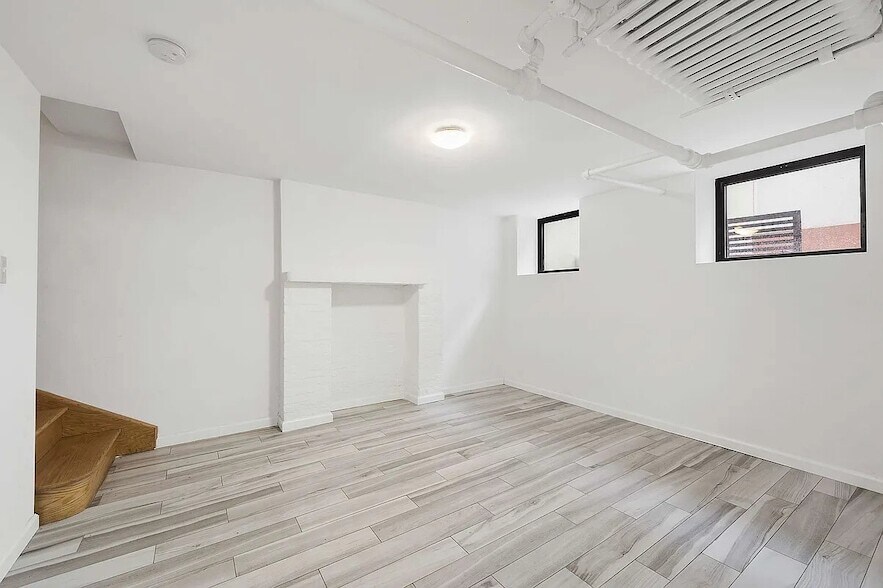 Building Photo - 605 Vanderbilt Ave