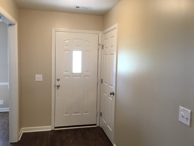 Building Photo - 13 Mallard Court