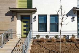 Building Photo - 303 Park St