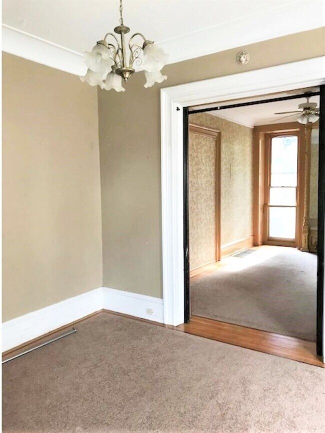 Building Photo - 127 Sumac St