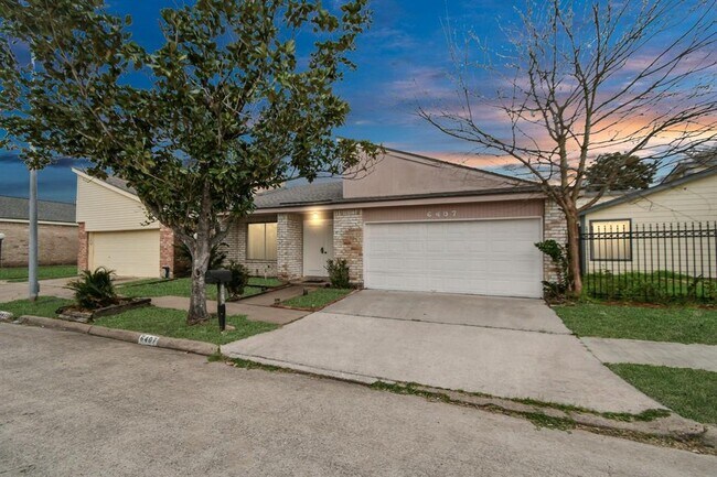 Foto del edificio - 6407 Briar Terrace Dr