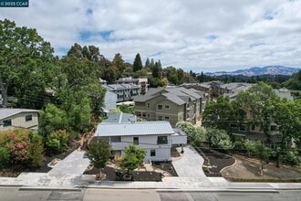 Building Photo - 946 Risa Rd