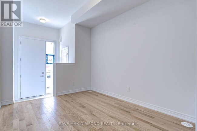 Building Photo - 29 Sorbara Wy