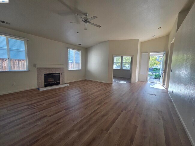 Foto del edificio - 1646 Mallard St