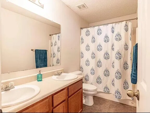 Building Photo - 128155 Meadowview Dr