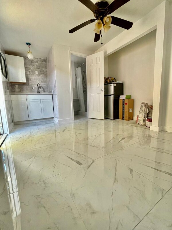 443 Kern St Unit Eff 1, West Palm Beach, FL 33405 Room for Rent in