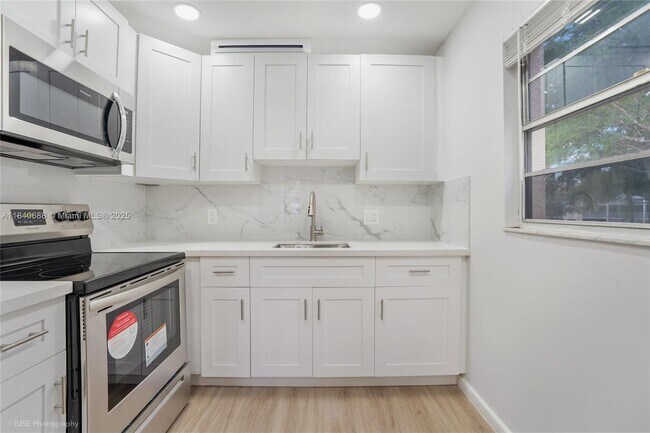 Foto del edificio - 200 SW 132nd Way