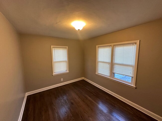 Building Photo - 3 Bedroom Single Family