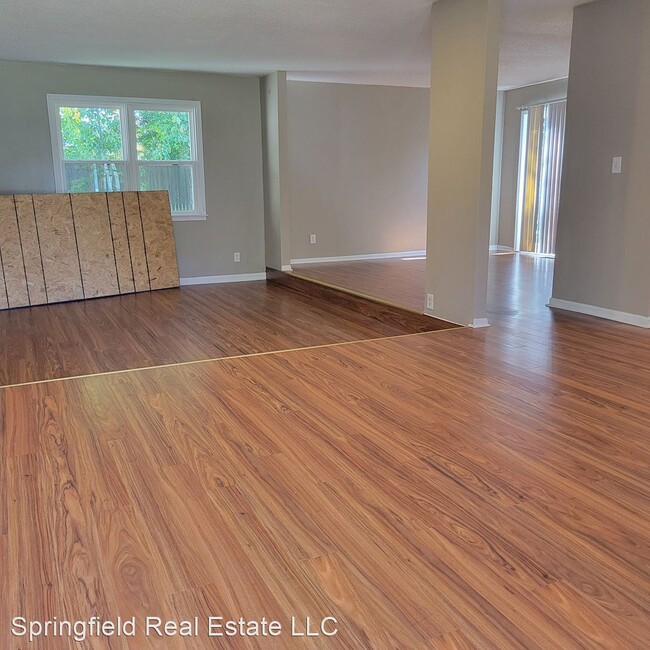 Building Photo - 4 br, 2 bath House - 300 S 14th St