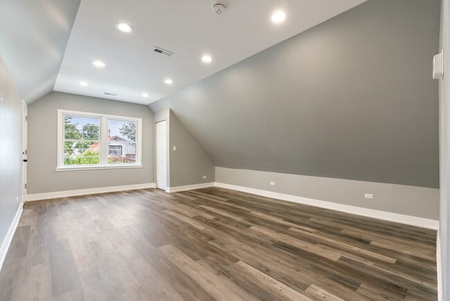 Building Photo - 4624 N Springfield Ave