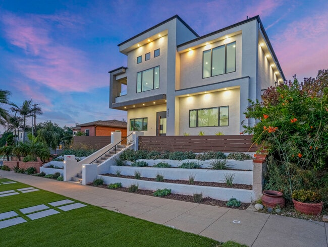 Building Photo - 4386 Newport Ave