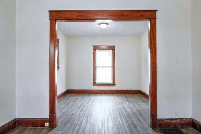 Building Photo - Spacious 3-Bedroom Home with Fenced Yard a...