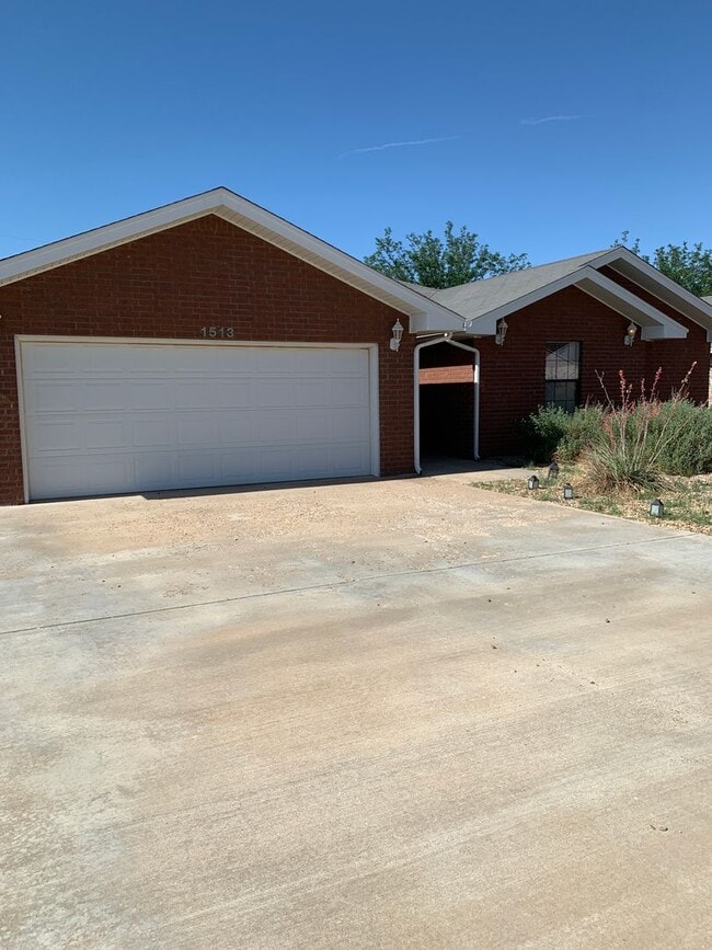 Building Photo - 1513 Kiowa Trail