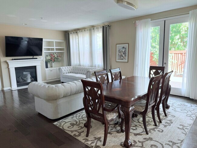 Foto del edificio - 1360 Red Maple Ln
